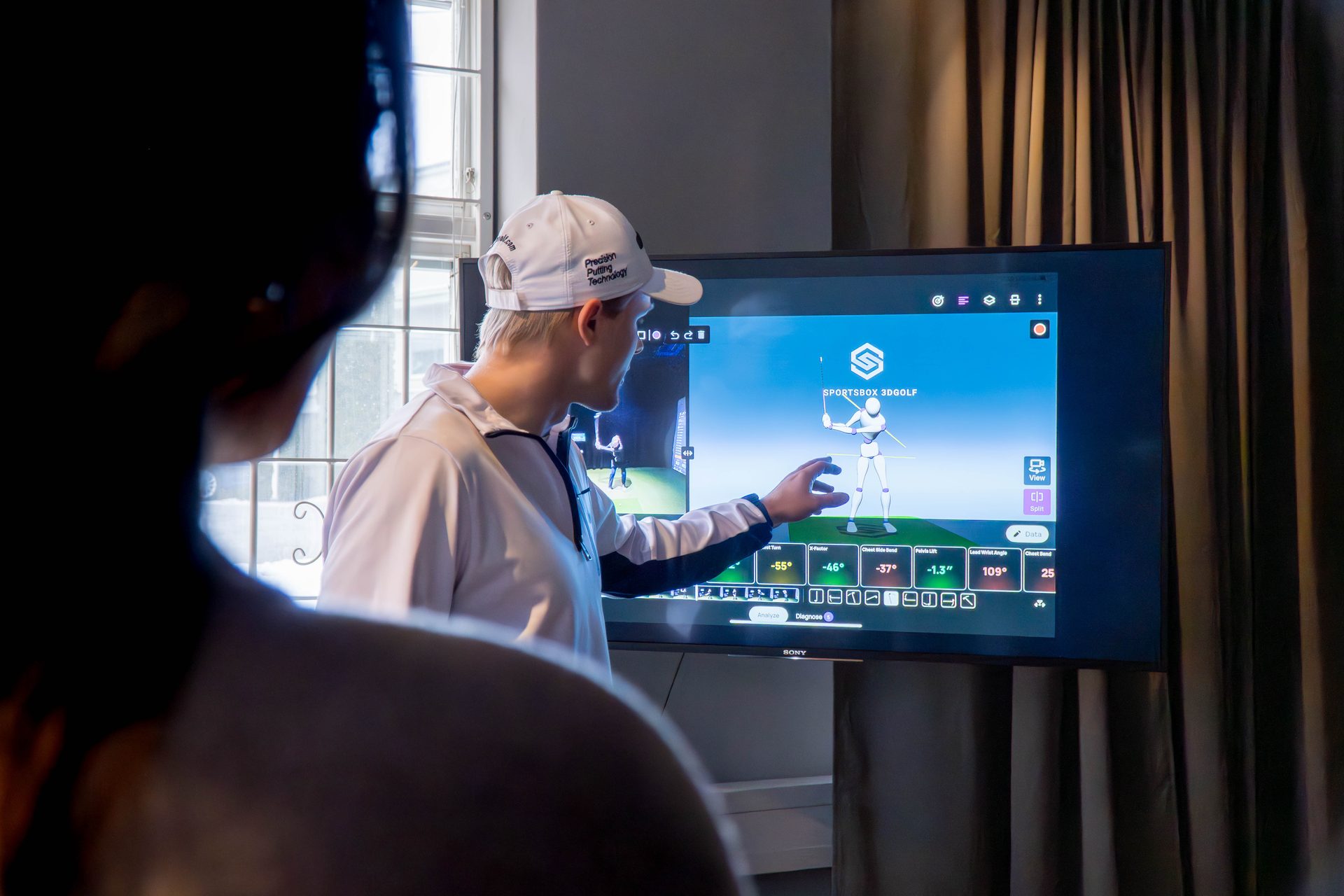 Coach showing Sportsbox 3D data to client in WAUW lab